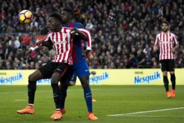 Iñaki Williams ante Umtiti.
