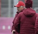Ancelotti recupera a Costa y cuenta con Xabi ante la crisis