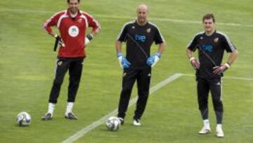 POSIBLE TRÍO. Diego López, Reina y Casillas podrían coincidir en la Confecup, como en la de 2009.