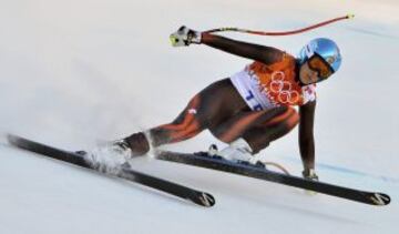 La esquiadora española Carolina Ruíz Castillo compite durante el descenso de esquí alpino de los Juegos de Sochi 2014, en el centro alpino Rosa Khutor Alpine en Krásnaya Poliana (Rusia)