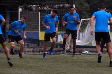 El equipo argentino hizo un trabajo regenerativo en la cancha principal de la Federación Colombia de Fútbol. Villa y Fabra, los dos colombianos presentes. 