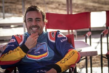 El asturiano se divierte en Sud¨¢frica con el coche ganador del rally junto a De Villiers y empieza a valorar de manera seria competir en la carrera del desierto.
