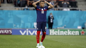 Mbapp&eacute; tras fallar el penati de la &uacute;ltima Eurocopa ante Suiza. 