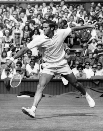 Roy Emerson (Blackbutt, Australia, 83), una de las grandes leyendas del tenis australiano, 12 veces ganador de Grans Slams, tuvo que jugar tres para conseguir su primera victoria, en Wimbledon 1954 ante el estadounidense Malcolm Fox y alargó su carrera en majors hasta el US Open de 1972, aunque su último triunfo lo logró un año antes en Wimbledon, donde cerró su círculo ante otro americano, Robert Lutz. Dos coincidencias en la magnífica carrera de Emmo.