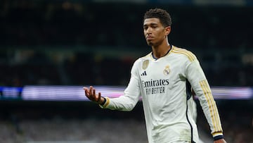 El centrocampista inglés del Real Madrid Jude Bellingham durante el encuentro correspondiente a la jornada 12 de LaLiga que Real Madrid y Rayo Vallecano disputan este domingo en el Santiago Bernabéu.