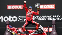 La alegría de Márquez tras ganar en Assen