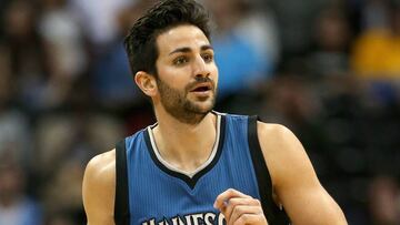 DENVER, CO - FEBRUARY 15: Ricky Rubio #9 of the Minnesota Timberwolves brings the ball down the court against the Denver Nuggets at the Pepsi Center on February 15, 2017 in Denver, Colorado. NOTE TO USER: User expressly acknowledges and agrees that , by downloading and or using this photograph, User is consenting to the terms and conditions of the Getty Images License Agreement. Matthew Stockman/Getty Images/AFP
== FOR NEWSPAPERS, INTERNET, TELCOS & TELEVISION USE ONLY ==