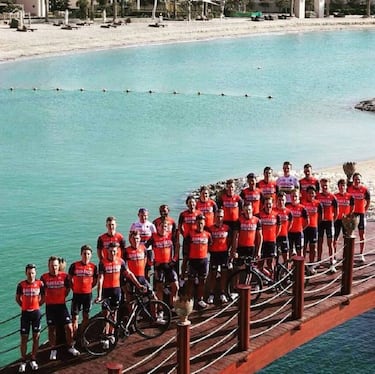 El Bahrain-Merida engancha a los aficionados de su país