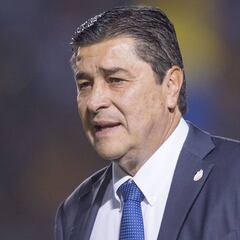 Ambriz: "El 'Flaco' Tena quiere que le den el título de Cruz Azul"
