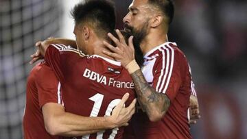 Los jugadores de River Plate celebran un gol ante Temperley.