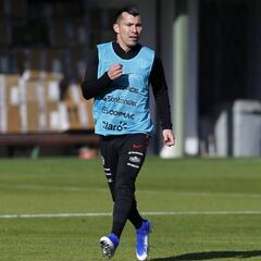 Medel tranquiliza: "Sentí una molestia, pero no es grave"