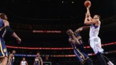 Los Sixers cortan a McGee, que tiene 'novias' de Playoffs