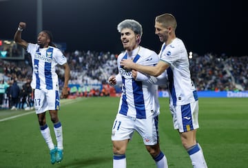 Juan Cruz celebra uno de sus dos goles al Real Madrid en Copa del Rey. 