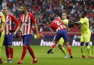 La primera parte terminó con bastante tensión. Bronca entre Godín y Cala.