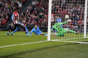 1-0. Mario Hermoso marca en propia puerta el primer gol del Athletic club.
