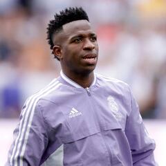 Vinicius renews contract with Real Madrid