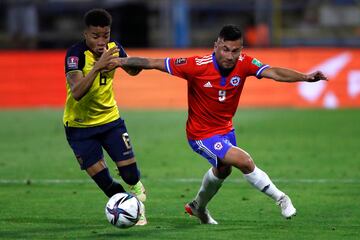 Byron Castillo contra la Roja.