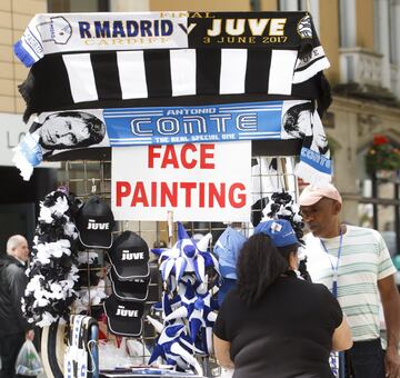 Ambiente de fiesta en las calles de Cardiff