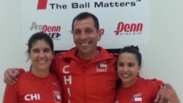 Angela Grisar y Carla Muñoz celebran su clasificación a los Panamericanos.