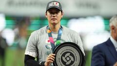 MIAMI, FLORIDA - MARCH 21: Shohei Ohtani #16 of Team Japan poses for a photo with the MVP after defeating Team USA in the World Baseball Classic Championship at loanDepot park on March 21, 2023 in Miami, Florida.   Eric Espada/Getty Images/AFP (Photo by Eric Espada / GETTY IMAGES NORTH AMERICA / Getty Images via AFP)