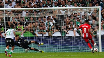 Gol de Luis Suárez, del Almería, al Racing.