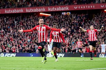 Un doblete del jugador navarro del Athletic fue decisivo para que su equipo ganó el derbi vasco.