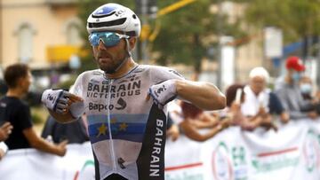 Sonny Colbrelli (Italia) se se&ntilde;ala el maillot.