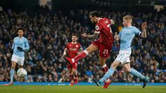 Soccer Football - Carabao Cup Semi Final First Leg - Manchester City vs Bristol City - Etihad Stadium, Manchester, Britain - January 9, 2018   Bristol City&#039;s Marlon Pack shoots at goal   REUTERS/Andrew Yates    EDITORIAL USE ONLY. No use with unautho