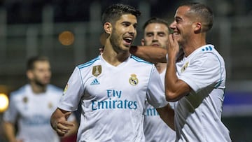 Asensio, abrazado por Lucas.