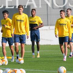 Carlos Bacca pide paso ante un Qarabag en plena guerra