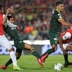 Santa Fe y Nacional empatan en duelo intenso en El Campín