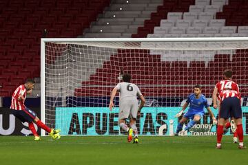 2-1. Luis Suárez marcó de penalti el segundo gol.