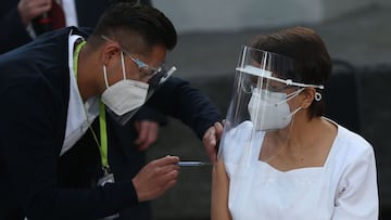 México aplica a una enfermera primera vacuna contra el COVID-19