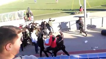 Vergonzosa pelea entre ultras en un partido de Tercera División