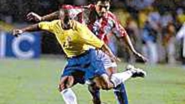 Un árbitro alemán rescata a Brasil