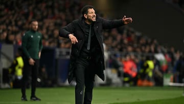 Atletico Madrid's Argentine coach Diego Simeone gestures during the UEFA Champions League Round of 16 second leg football match between Club Atletico de Madrid and Real Madrid CF at the Metropolitano stadium in Madrid on March 12, 2025. (Photo by JAVIER SORIANO / AFP)