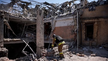 A Ukrainian emergency personnel works among the rubble at the site where a hotel was hit by a missile in Kramatorsk, Donetsk region, after local authorities said Russia launched several attacks in the Ukrainian region, amid Russia's attack on Ukraine, August 25, 2024. REUTERS/Thomas Peter REFILE - CORRECTING INFORMATION