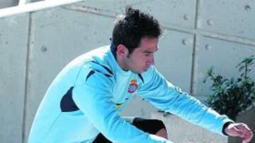 <b>SALVADOR. </b>Tamudo subió las escaleras de tribuna al ritmo del resto. Su juego será imprescindible.