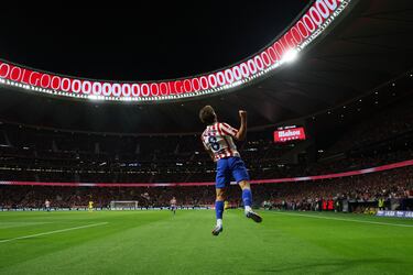 Pablo Barrios celebra el tanto.