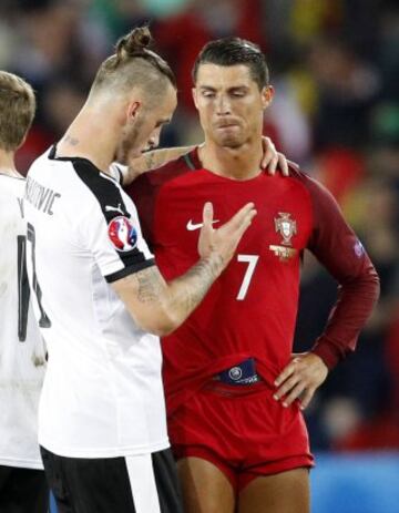 Cristiano Ronaldo y Marko Arnautovic.