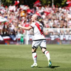 Isi devuelve la sonrisa a Vallecas 266 días después