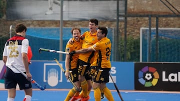 Jugadores del Atletic Terrassa celebran un gol frente al RC Polo.