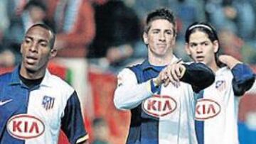 <b>NO TUVO TIEMPO. </b>Torres pide al árbitro que pare el reloj, no hubo necesidad ya que la victoria rojilla fue clara. Junto a él en la foto, Valdo, Perea, Zé Castro y Antonio López.