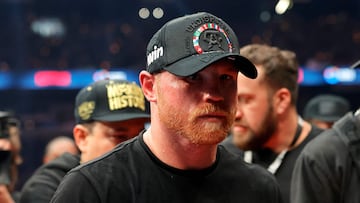 LAS VEGAS, NEVADA - SEPTEMBER 13: Canelo Alvarez exits the ring after losing to Terence Crawford (not pictured) in their�undisputed super middleweight title fight during Netflix's Canelo v Crawford Fight Night at Allegiant Stadium on September 13, 2025 in Las Vegas, Nevada. Steve Marcus/Getty Images/AFP (Photo by Steve Marcus / GETTY IMAGES NORTH AMERICA / Getty Images via AFP)