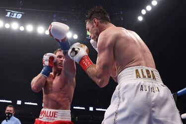Canelo Álvarez tiene en mente tres peleas para el 2021