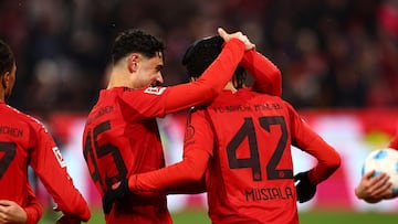 Los jugadores del Bayern celebran la victoria sufrida ante el Heidenheim.
