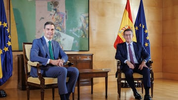 El secretario general del PSOE y presidente del Gobierno en funciones, Pedro S¨¢nchez (i), se re¨²ne con el l¨ªder del Partido Popular, Alberto N¨²?ez Feij¨®o (d), dentro de la ronda de contactos para la investidura, en el Congreso de los Diputados, a 9 de octubre de 2023, en Madrid (Espa?a). Tras su designaci¨®n como candidato a la investidura, Pedro S¨¢nchez contin¨²a hoy sus reuniones con los grupos parlamentarios en busca de apoyos para alcanzar la mayor¨ªa que necesita.
09 OCTUBRE 2023;REUNI?N;CONTACTOS;INVESTIDURA;PRESIDENTE;GRUPOS;PARLAMENTARIOS;APOYOS;MAYOR?A
Alejandro Mart¨ªnez V¨¦lez / Europa Press
09/10/2023