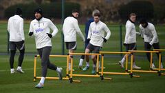 Harry Kane durante la sesión de entrenamiento de los 'spurs'