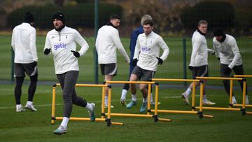 Harry Kane durante la sesión de entrenamiento de los 'spurs'