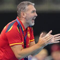 Carlos Viver, satisfecho: "Las jugadoras se lo merecen"